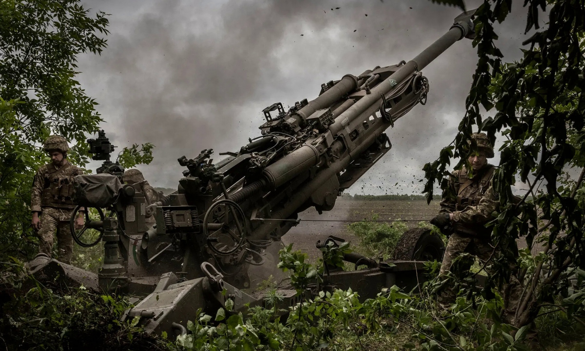 Ukraine bắn nổ lựu pháo và cơ sở hạ tầng liên lạc của Nga ở Donetsk